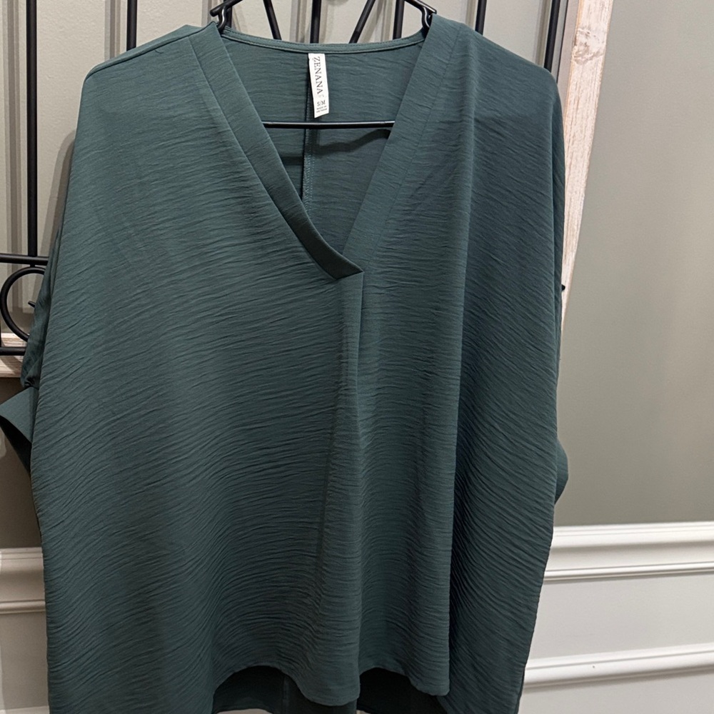 Zenana Elegant Green V-Neck Top s/m
